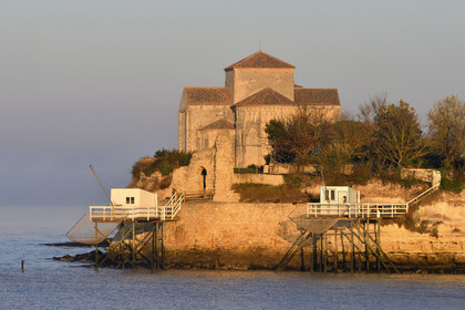 France charente maritime estuaire gironde saintonge talmont sur gironde