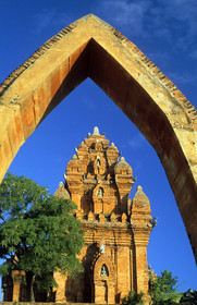 Po Klong Garai, Vietnam