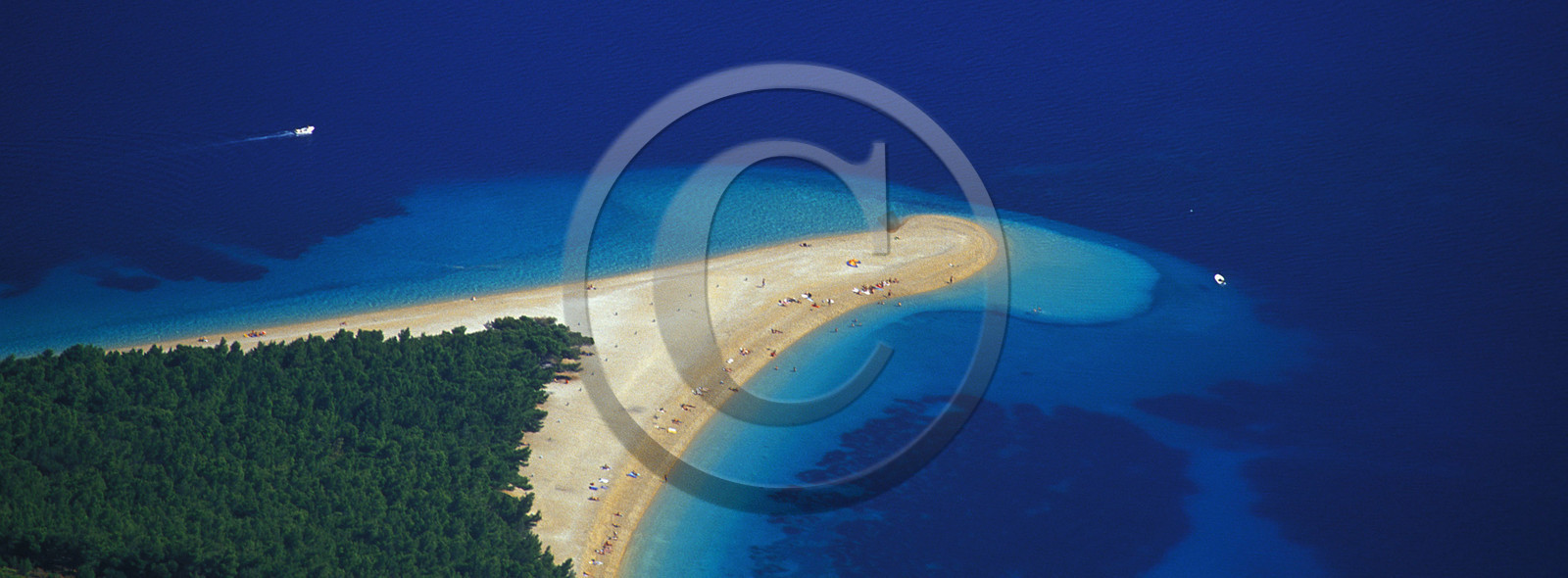 PLAGE DE ZLATNI RAT. ILE DE BRAC. CROATIE