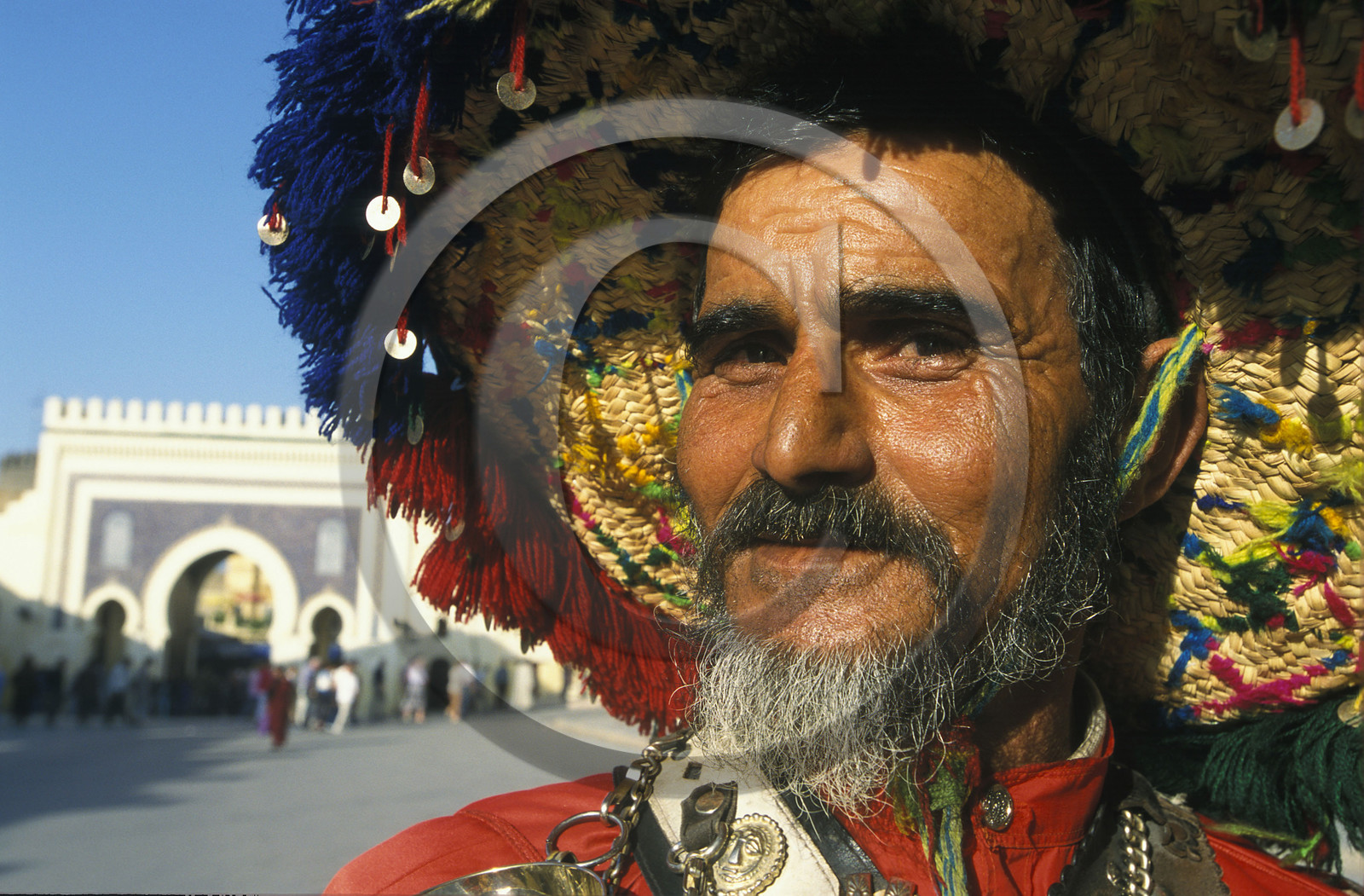 MAROC   FES.POTEUR D' EAU + PORTE BAB BOU JELOUD