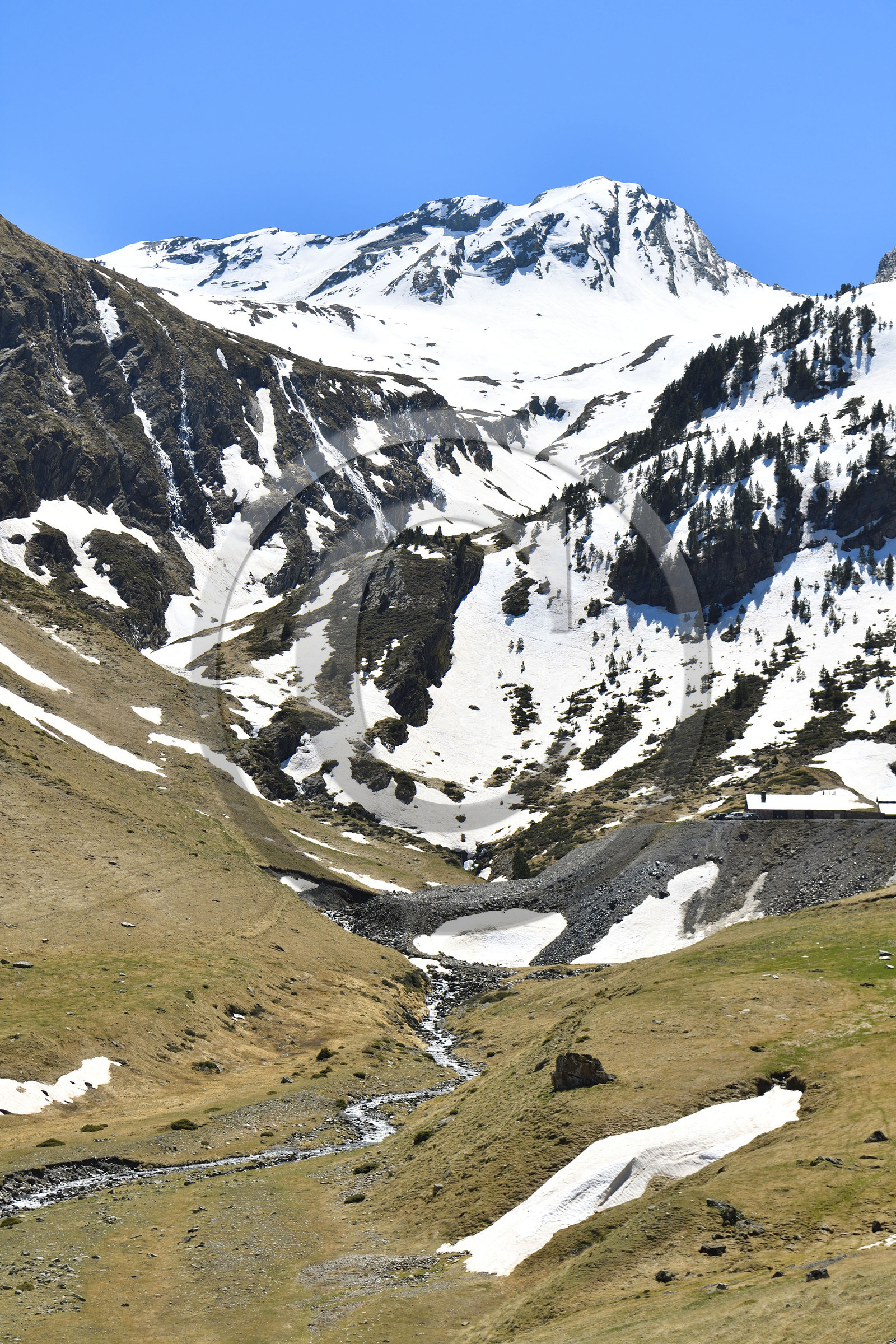 France hautes pyrenees chaine pyrenees vallee aragnouet