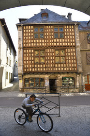 France hautes pyrenees vallee louron arreau maison