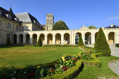 France, Caen