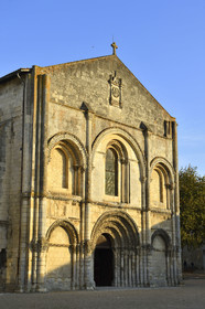 France, Saintes