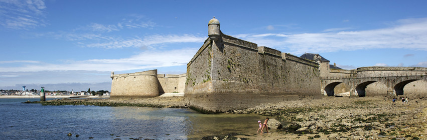 France, Port Louis