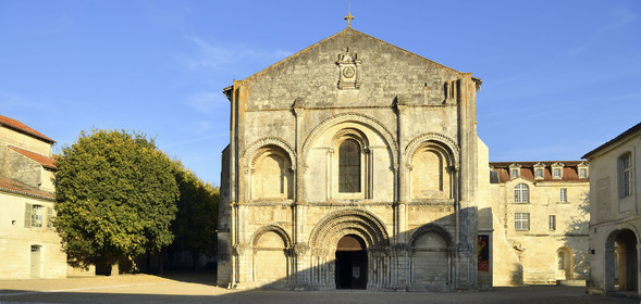 France, Saintes