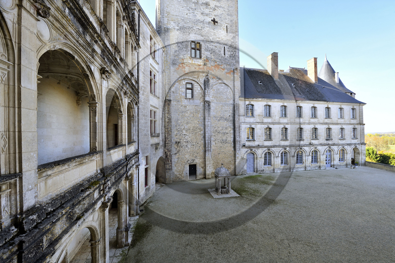France charente rochefoucauld chateau surplombant tardoire