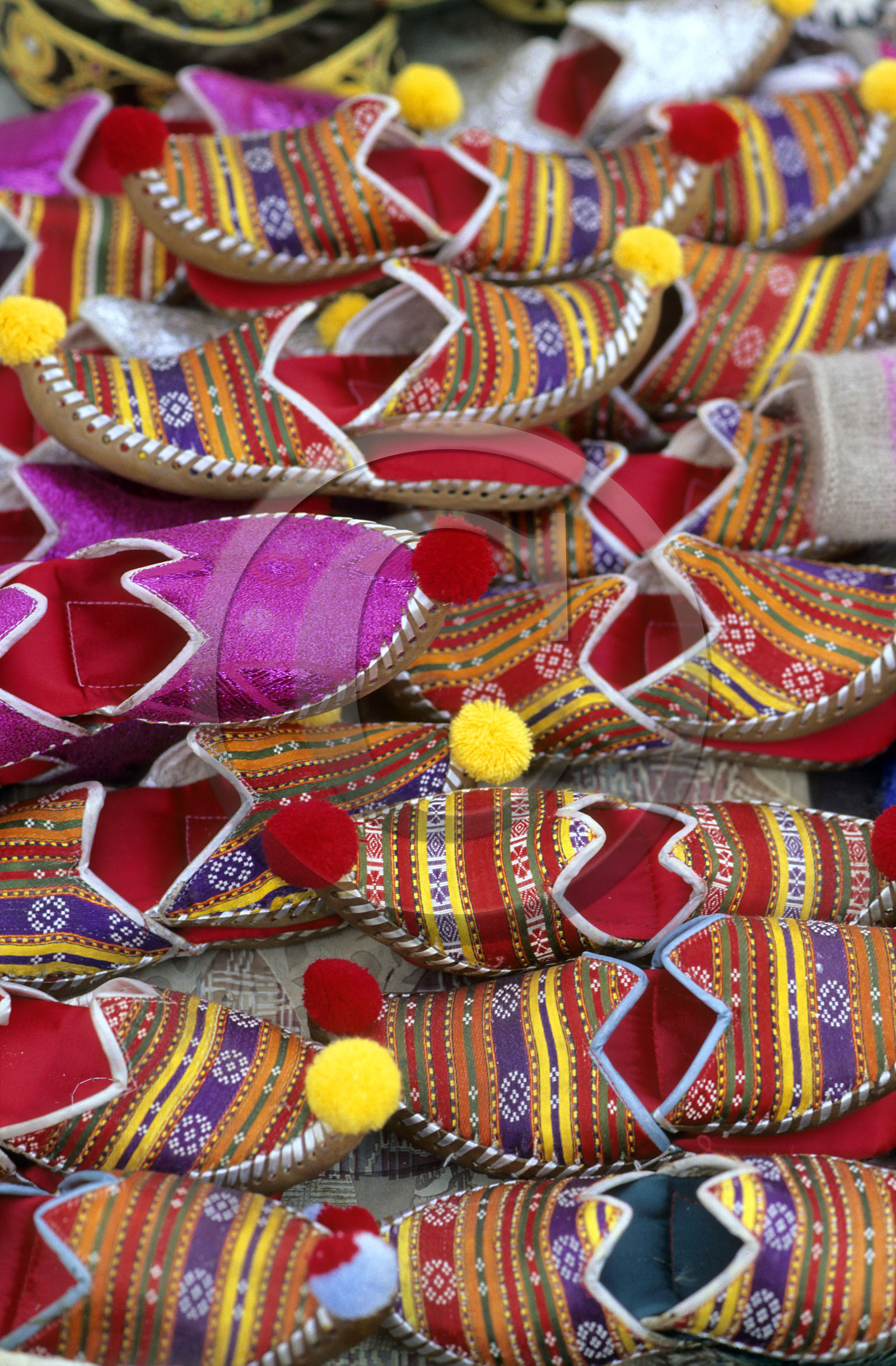 Pantoufles, souk de Istanbul, Turquie