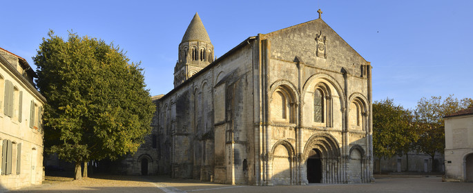 France, Saintes