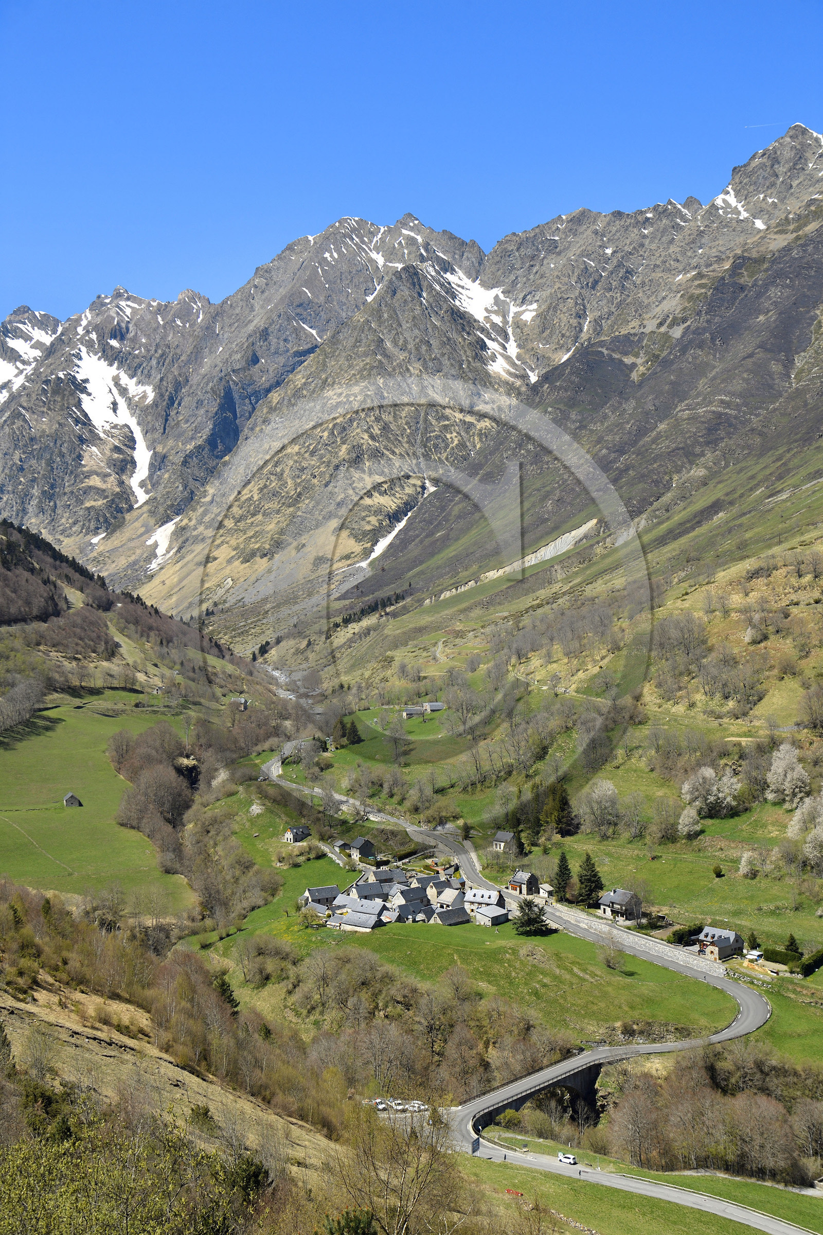France hautes pyrenees chaine pyrenees vallee neste