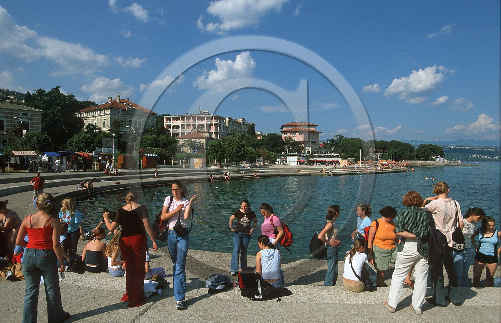 BORD DE MER À OPATIJA. CROATIE