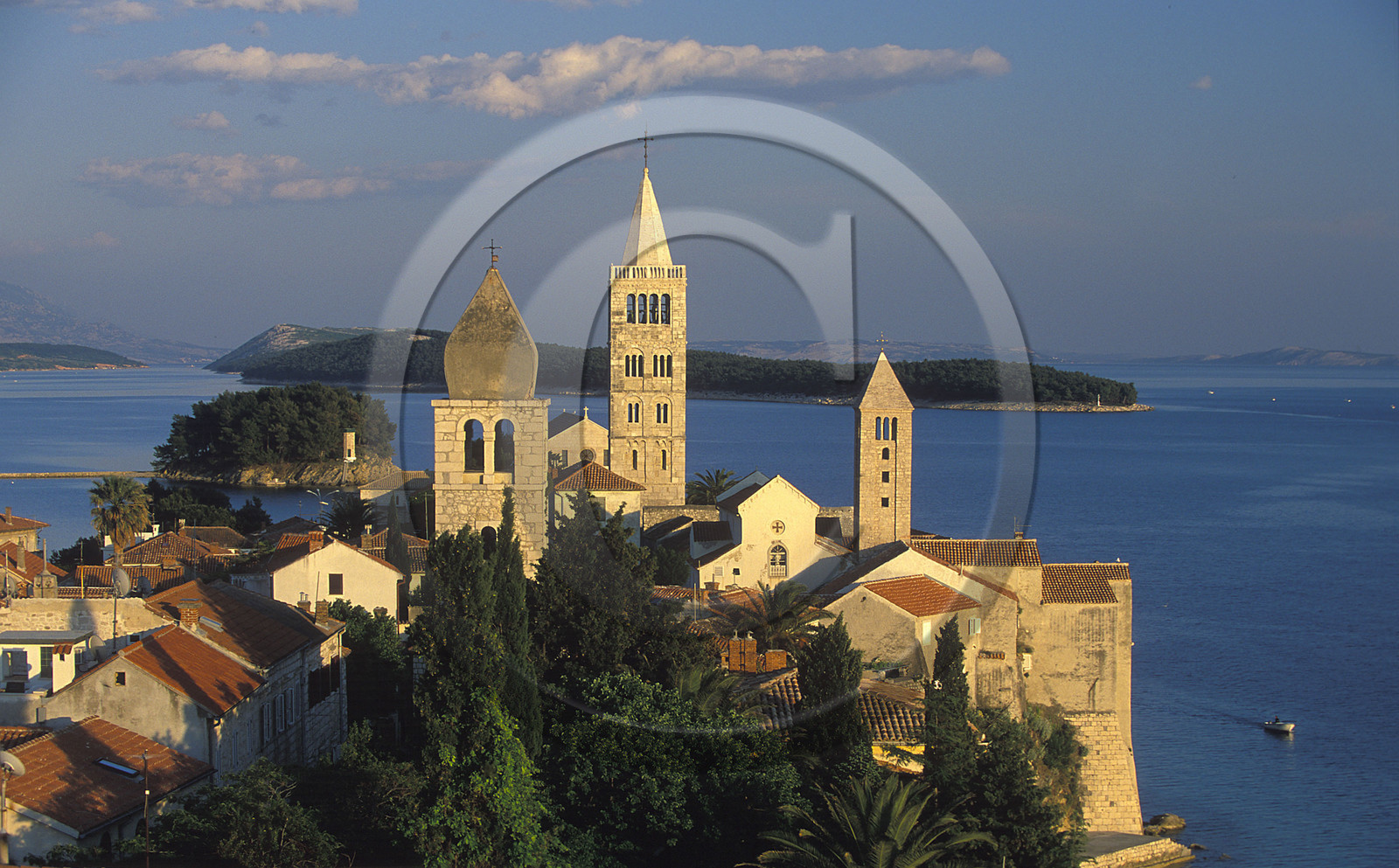 CROATIE. VILLE ET ILE DE RAB