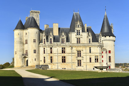 France charente rochefoucauld chateau surplombant tardoire