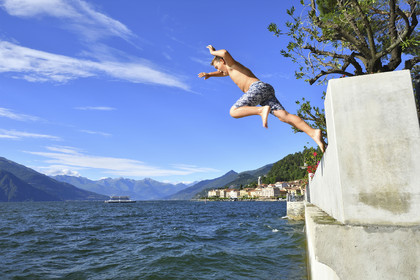 Italie lombardie lac come village bellagio