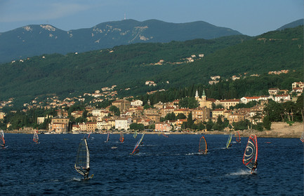 BORD DE MER À OPATIJA. CROATIE