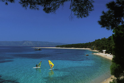 PLAGE DE ZLATNI RAT. ILE DE BRAC. CROATIE