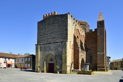 France gers simorre eglise fortifiee xiv