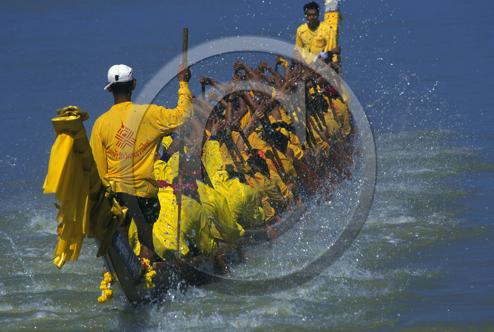 THAILANDE   BAN SAI.COURSE DE BATEAU CYGNE