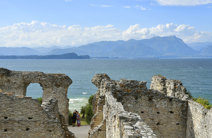 Italie lombardie lac garde sirmione grotte