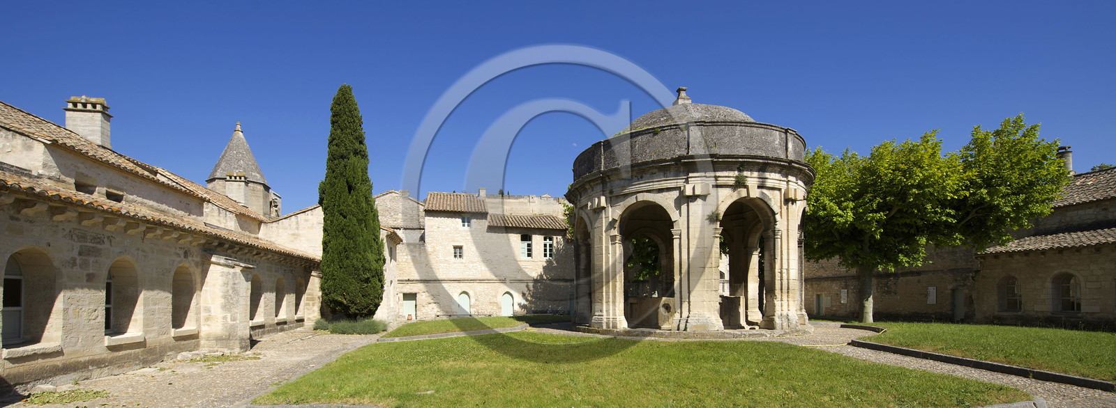 France, Villeneuve