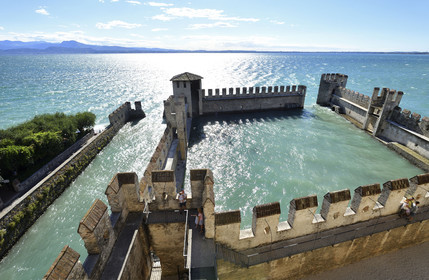 Italie lombardie lac garde sirmione chateau