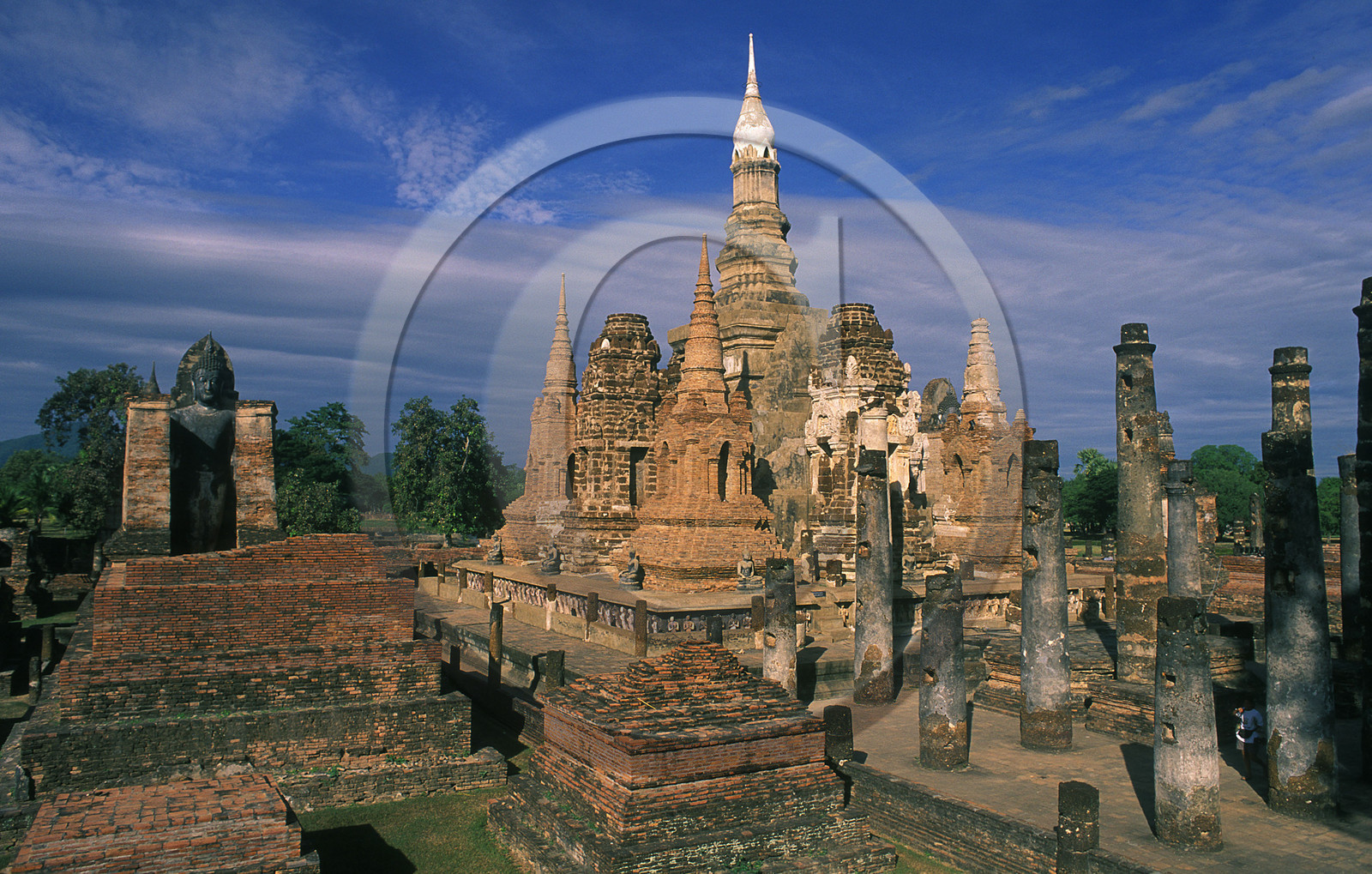 THAILANDE   SUKHOTHAI.TEMPLE DE WAT MAHATHAT