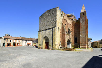 France gers simorre eglise fortifiee xiv