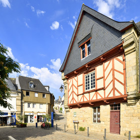 France, Auray