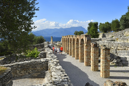 Italie lombardie lac garde sirmione grotte