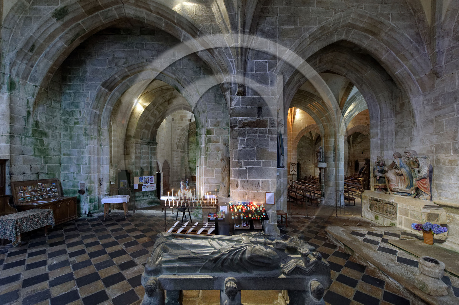 France, Locronan